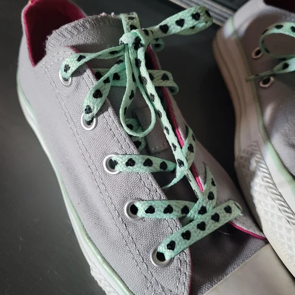 Girls Converse 2 - Picture 3 of 6